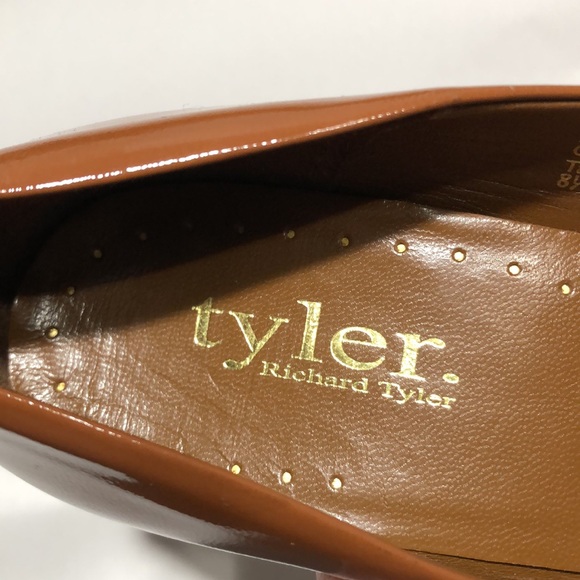 RICHARD TYLER Tobacco Rumba Genuine Patent Leather Peep Toe Pumps size 8.5 - Picture 8 of 12